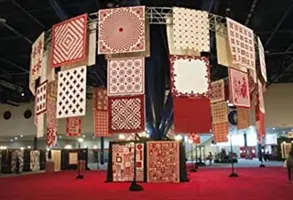 Magie și amintiri: 45 de ani de Festival Internațional de Cuverturi - Magic & Memories: 45 Years of International Quilt Festival