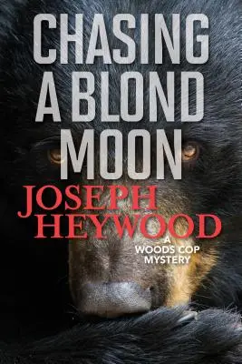 Chasing a Blond Moon: Un mister al polițistului Woods - Chasing a Blond Moon: A Woods Cop Mystery