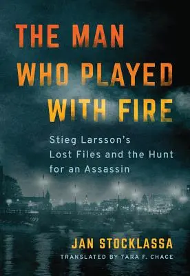 Omul care se juca cu focul: Dosarele pierdute ale lui Stieg Larsson și vânătoarea unui asasin - The Man Who Played with Fire: Stieg Larsson's Lost Files and the Hunt for an Assassin