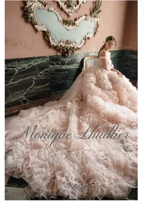 Monique Lhuillier: Visând la modă și farmec - Monique Lhuillier: Dreaming of Fashion and Glamour