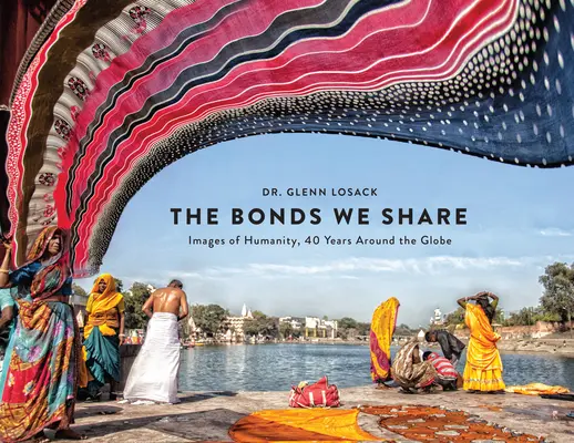 The Bonds We Share: Imagini ale umanității, 40 de ani în jurul lumii - The Bonds We Share: Images of Humanity, 40 Years Around the Globe