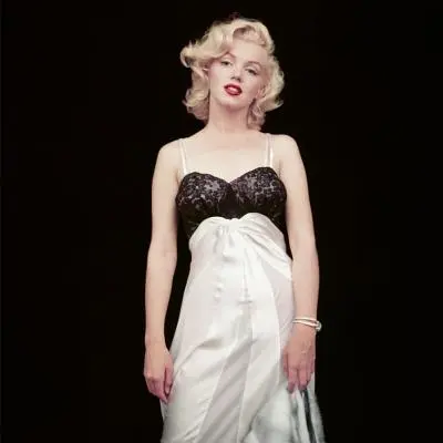 The Essential Marilyn Monroe (dimensiune redusă): Milton H. Greene: 50 de sesiuni - The Essential Marilyn Monroe (Reduced Size): Milton H. Greene: 50 Sessions