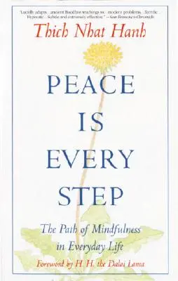 Pacea este la fiecare pas: Calea atenției în viața de zi cu zi: The Path of Mindfulness in Everyday Life - Peace is Every Step: The Path of Mindfulness in Everyday Life