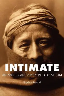 Intimate: Un album foto al unei familii americane - Intimate: An American Family Photo Album