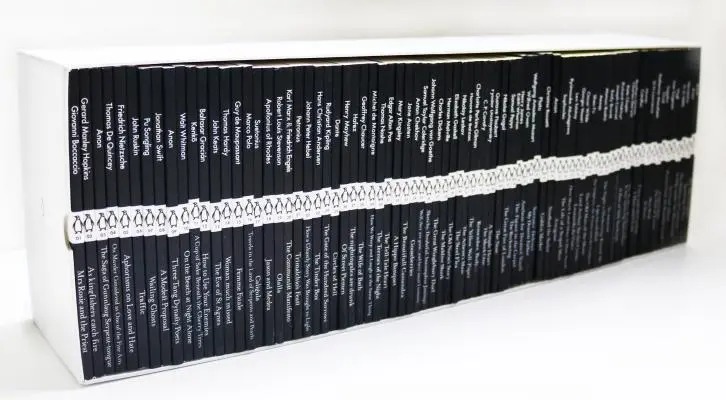 Micul set de cutii cu clasici negri - Little Black Classics Box Set