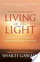 Trăind în lumină: Urmează-ți călăuzirea interioară pentru a crea o viață nouă și o lume nouă - Living in the Light: Follow Your Inner Guidance to Create a New Life and a New World