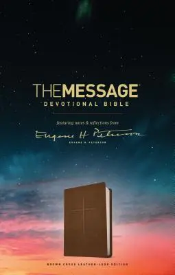 Biblia devoțională The Message, Brown Cross: Cu note și reflecții de la Eugene H. Peterson - The Message Devotional Bible, Brown Cross: Featuring Notes & Reflections from Eugene H. Peterson
