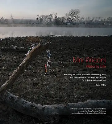 Mni Wiconi/ Apa este viață: Onorarea apărătorilor apei de la Standing Rock și de pretutindeni în lupta continuă pentru suveranitatea indigenilor - Mni Wiconi/Water Is Life: Honoring the Water Protectors at Standing Rock and Everywhere in the Ongoing Struggle for Indigenous Sovereignty