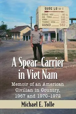 Un Spear-Carrier în Viet Nam: Memoriile unui civil american în țară, 1967 și 1970-1972 - A Spear-Carrier in Viet Nam: Memoir of an American Civilian in Country, 1967 and 1970-1972