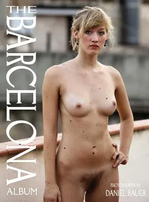 Albumul Barcelona: Senzualitate neretușată - Fotografii de Daniel Bauer - The Barcelona Album: Unretouched sensuality - Photographs by Daniel Bauer
