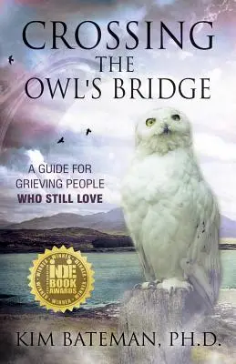 Crossing the Owl's Bridge: Un ghid pentru persoanele în doliu care încă iubesc - Crossing the Owl's Bridge: A Guide for Grieving People Who Still Love