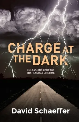 Încarcă la întuneric: Dezlănțuirea curajului care durează o viață întreagă - Charge at the Dark: Unleashing Courage That Lasts a Lifetime