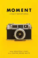 Moment: Un devoțional zilnic - Moment: A Daily Devotional