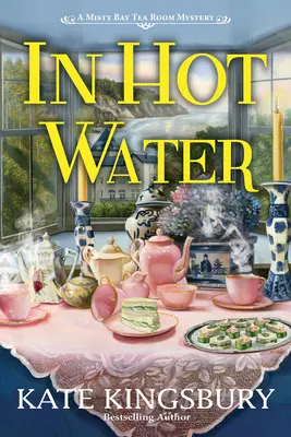 În apă fierbinte: Misty Bay Tea Room Mystery - In Hot Water: A Misty Bay Tea Room Mystery