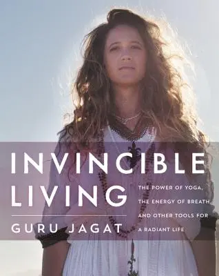Viața invincibilă: Puterea yoga, energia respirației și alte instrumente pentru o viață radiantă - Invincible Living: The Power of Yoga, the Energy of Breath, and Other Tools for a Radiant Life