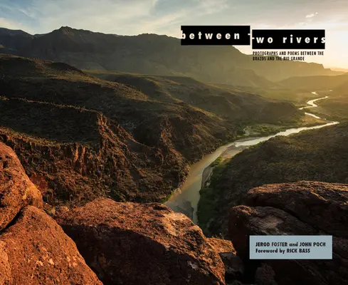 Între două râuri: Photographs and Poems Between the Brazos and the Rio Grande - Between Two Rivers: Photographs and Poems Between the Brazos and the Rio Grande