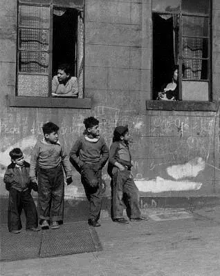 East Harlem: anii postbelici - East Harlem: The Postwar Years