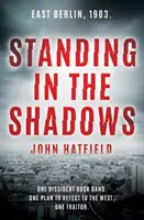 Stând în umbră - Standing in the Shadows