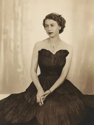 Elisabeta a II-a: prințesă, regină, icoană - Elizabeth II: Princess, Queen, Icon