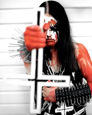 Adevăratul black metal norvegian: Ne întoarcem în noaptea mistuită de foc - True Norwegian Black Metal: We Turn in the Night Consumed by Fire