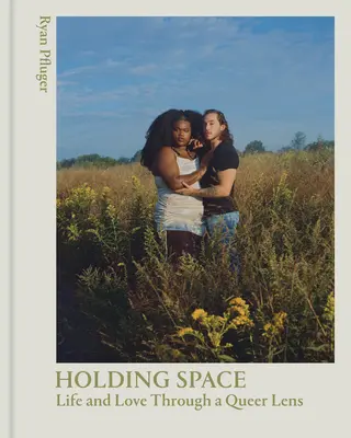 Holding Space: Viața și iubirea printr-o lentilă queer - Holding Space: Life and Love Through a Queer Lens