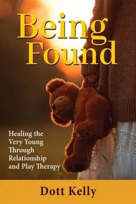 A fi găsit: Vindecarea celor foarte tineri prin terapie relațională și terapie prin joc - Being Found: Healing the Very Young Through Relationship and Play Therapy