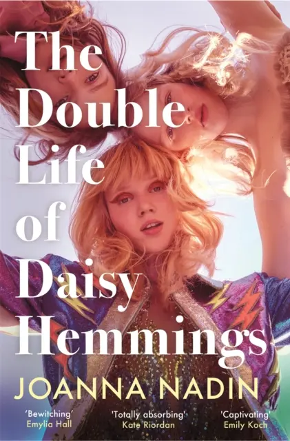 Viața dublă a lui Daisy Hemmings - romanul de neuitat destinat să fie senzația de evadare a acestei veri - Double Life of Daisy Hemmings - the unforgettable novel destined to be this summer's escapist sensation