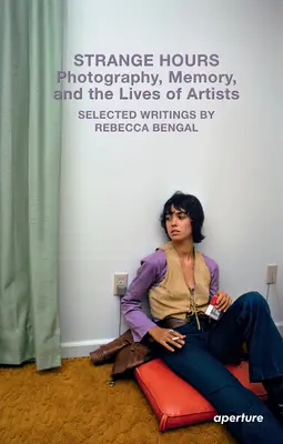 Strange Hours: Photography, Memory, and the Lives of Artists (Fotografie, memorie și viețile artiștilor) - Strange Hours: Photography, Memory, and the Lives of Artists