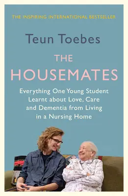 The Housemates: Tot ce a învățat o studentă despre dragoste, îngrijire și demență trăind într-un azil - The Housemates: Everything One Student Learnt about Love, Care and Dementia from Living in a Nursing Home