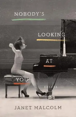Nimeni nu se uită la tine: Eseuri - Nobody's Looking at You: Essays