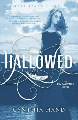 Hallowed: Un roman nepământean - Hallowed: An Unearthly Novel