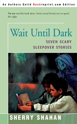 Așteaptă până la lăsarea întunericului: Șapte povești înfricoșătoare despre petrecerea în pijamale - Wait Until Dark: Seven Scary Sleepover Stories