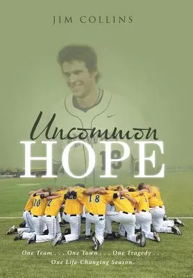 O speranță neobișnuită: O echipă . . . Un oraș . . . O tragedie . . . Un sezon care schimbă vieți. - Uncommon Hope: One Team . . . One Town . . . One Tragedy . . . One Life-Changing Season.