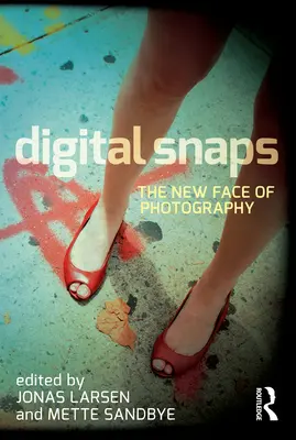 Instantanee digitale: Noua față a fotografiei - Digital Snaps: The New Face of Photography